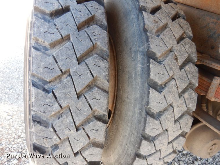 image for item KW9636 1995 International 4900  dump truck