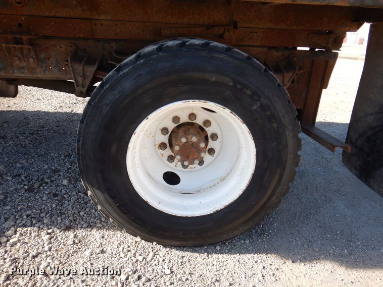 image for item KW9636 1995 International 4900  dump truck