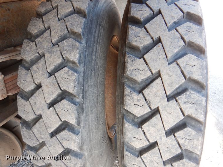 image for item KW9636 1995 International 4900  dump truck