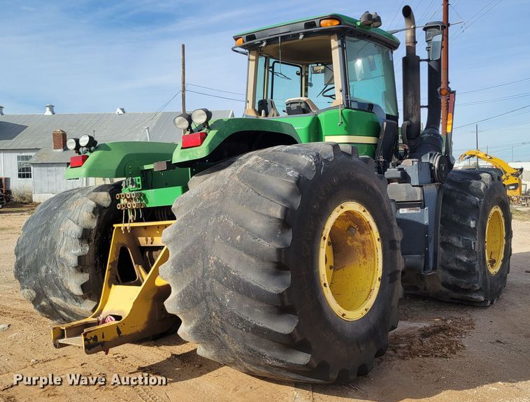 image for item LG9358 2006 John Deere 9520 Scraper Special  4WD tractor