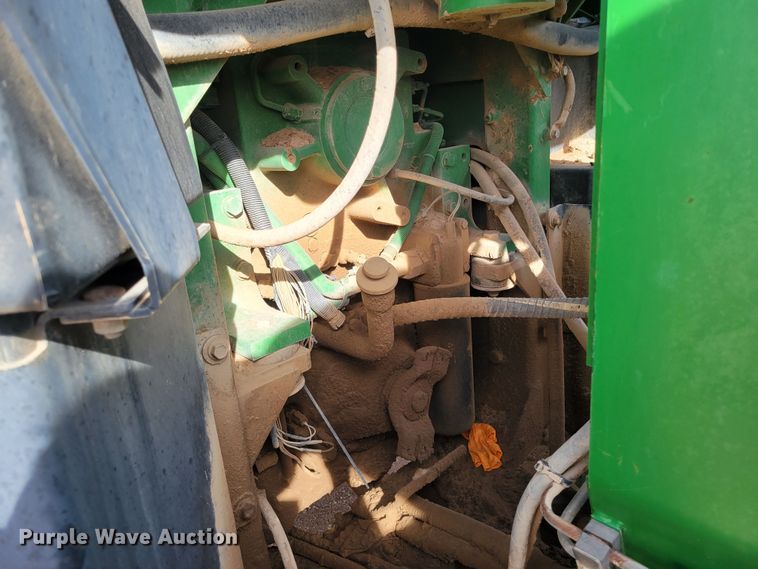 image for item LG9358 2006 John Deere 9520 Scraper Special  4WD tractor