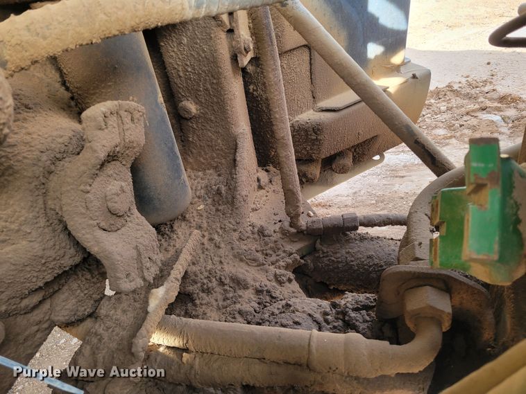 image for item LG9358 2006 John Deere 9520 Scraper Special  4WD tractor