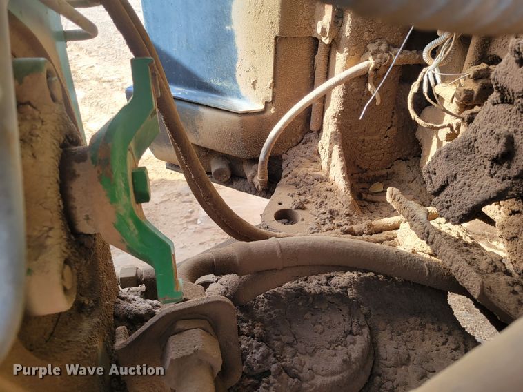 image for item LG9358 2006 John Deere 9520 Scraper Special  4WD tractor