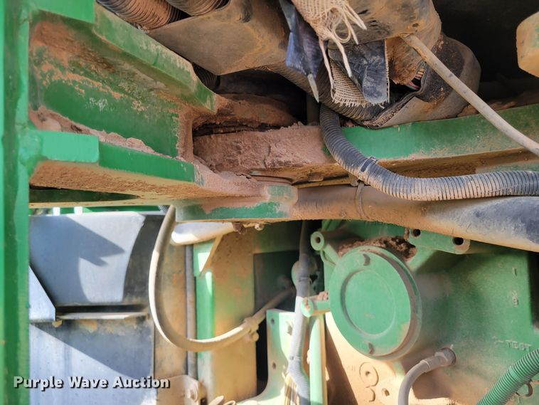 image for item LG9358 2006 John Deere 9520 Scraper Special  4WD tractor