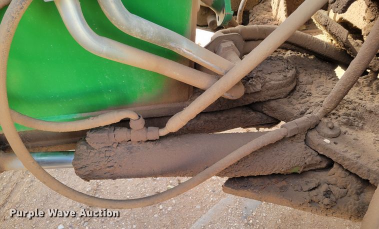 image for item LG9358 2006 John Deere 9520 Scraper Special  4WD tractor