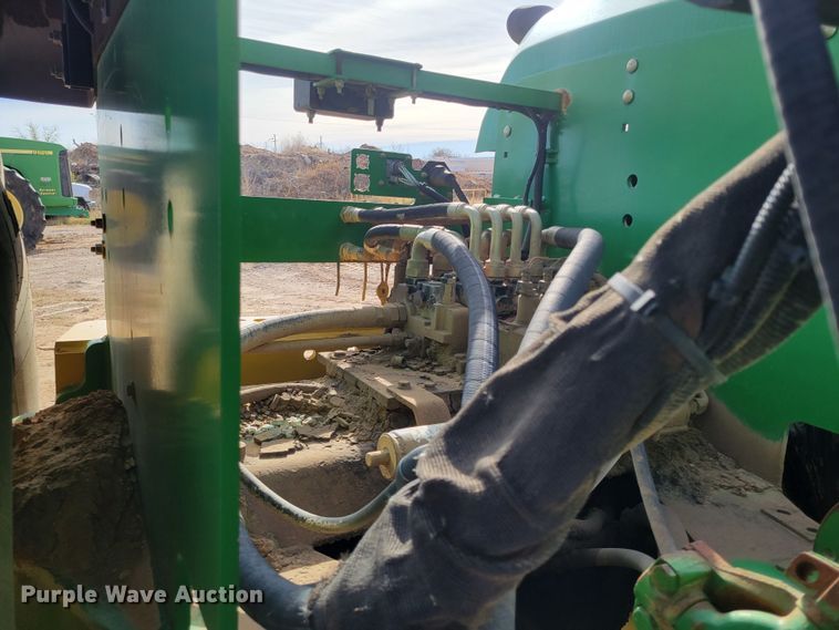 image for item LG9358 2006 John Deere 9520 Scraper Special  4WD tractor