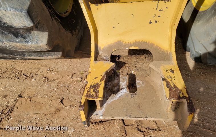 image for item LG9358 2006 John Deere 9520 Scraper Special  4WD tractor