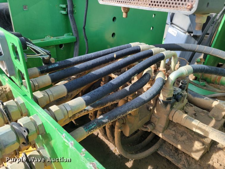 image for item LG9358 2006 John Deere 9520 Scraper Special  4WD tractor