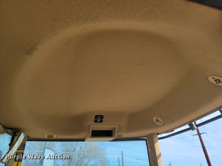 image for item LG9358 2006 John Deere 9520 Scraper Special  4WD tractor