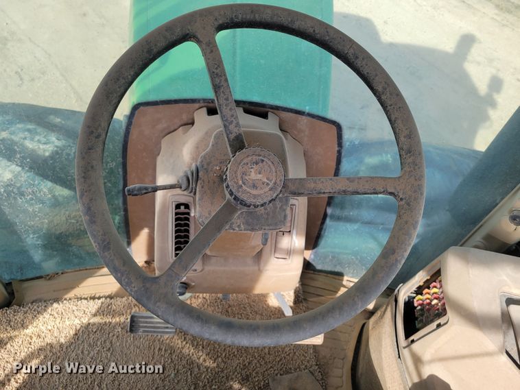 image for item LG9358 2006 John Deere 9520 Scraper Special  4WD tractor