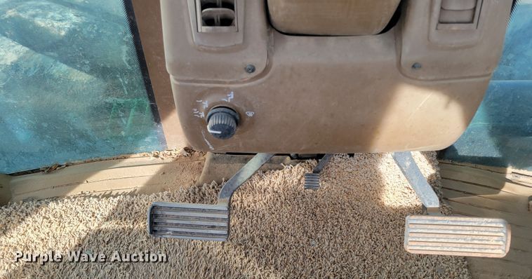 image for item LG9358 2006 John Deere 9520 Scraper Special  4WD tractor