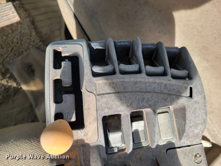 image for item LG9358 2006 John Deere 9520 Scraper Special  4WD tractor