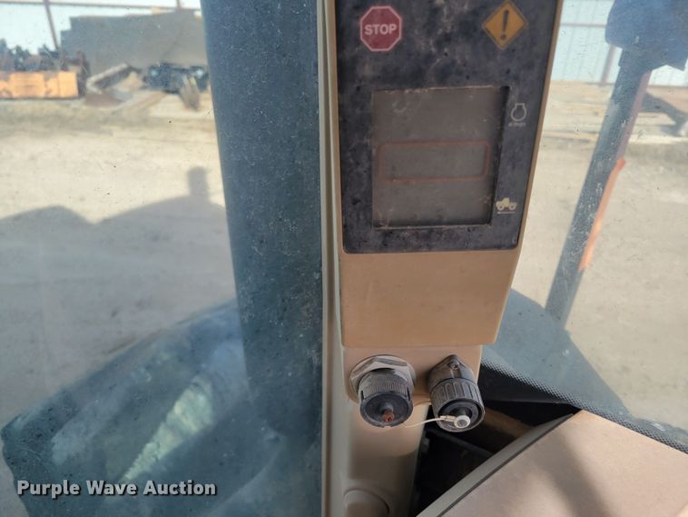 image for item LG9358 2006 John Deere 9520 Scraper Special  4WD tractor