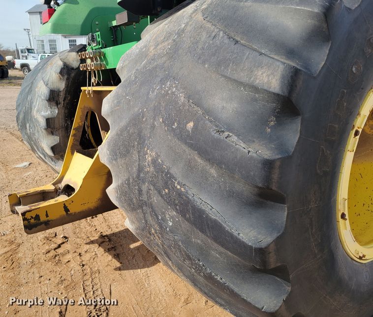 image for item LG9358 2006 John Deere 9520 Scraper Special  4WD tractor