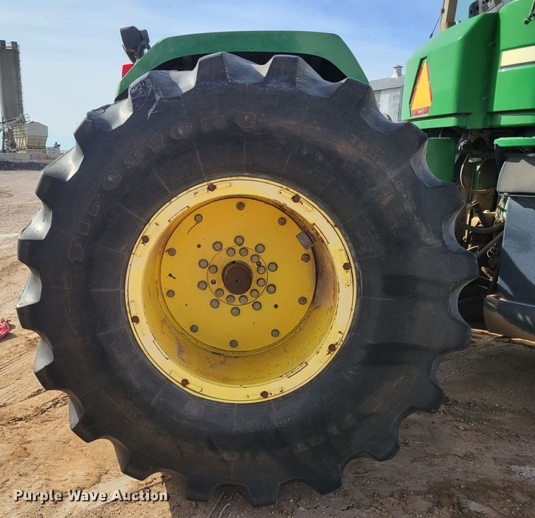 image for item LG9358 2006 John Deere 9520 Scraper Special  4WD tractor