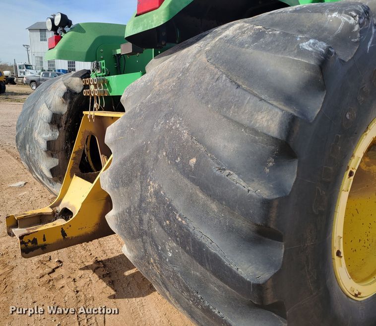 image for item LG9358 2006 John Deere 9520 Scraper Special  4WD tractor