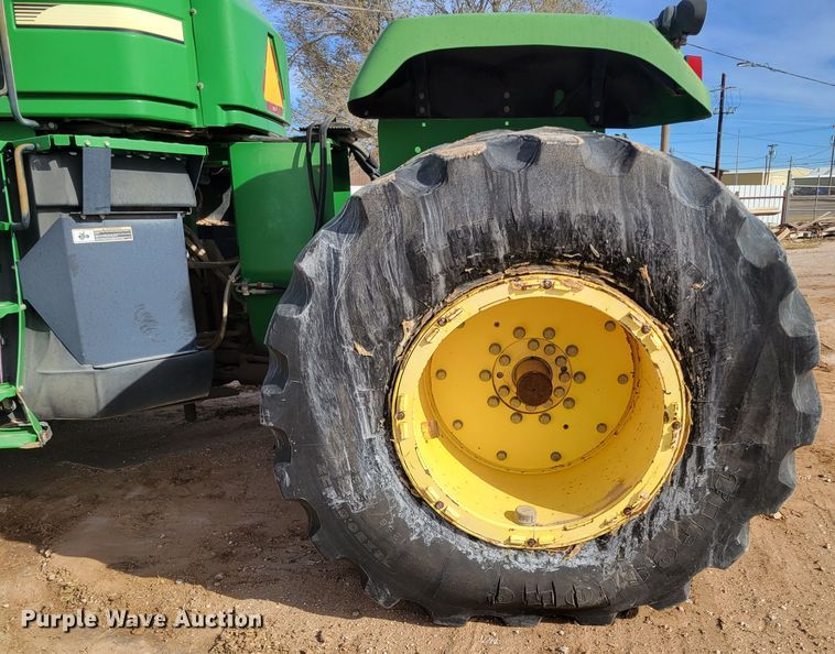 image for item LG9358 2006 John Deere 9520 Scraper Special  4WD tractor