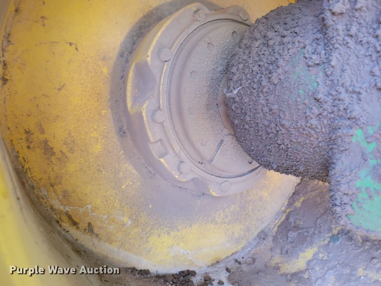 image for item LG9358 2006 John Deere 9520 Scraper Special  4WD tractor