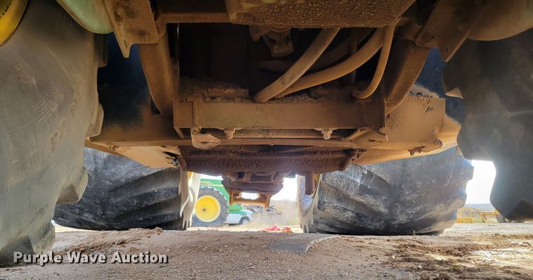 image for item LG9358 2006 John Deere 9520 Scraper Special  4WD tractor