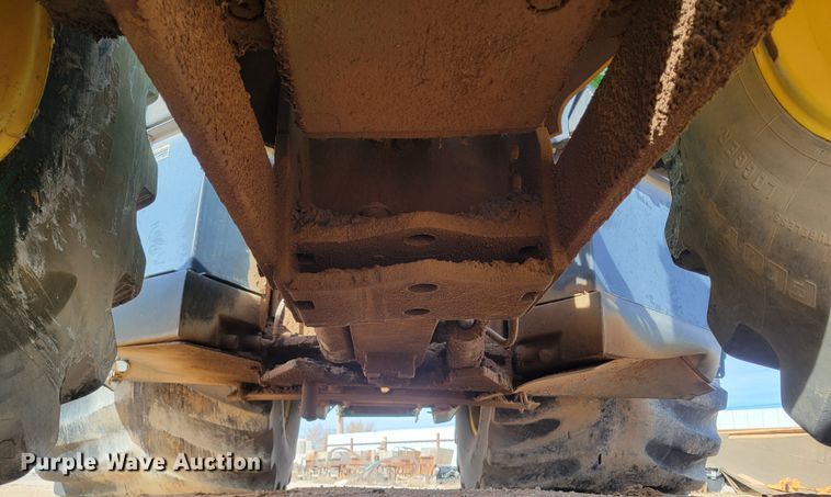 image for item LG9358 2006 John Deere 9520 Scraper Special  4WD tractor