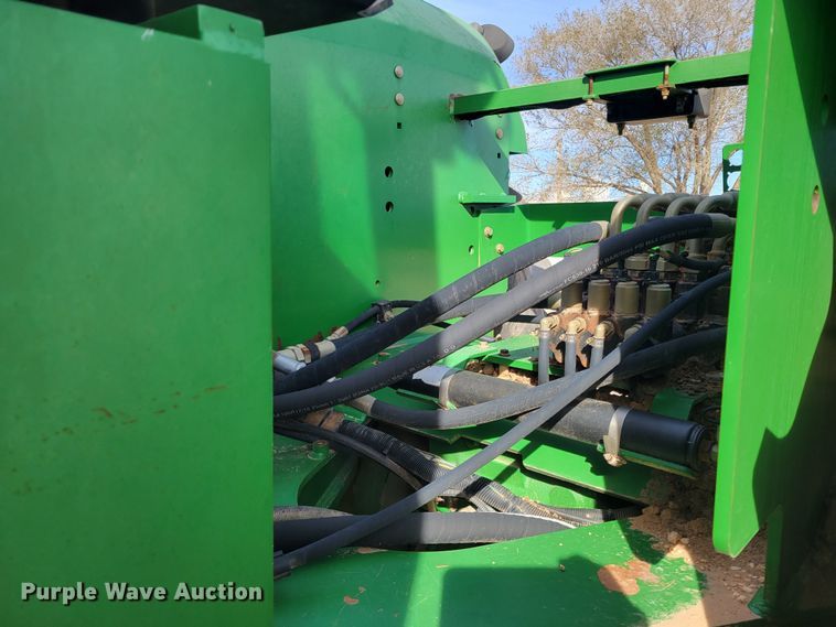 image for item LG9359 2007 John Deere 9520 Scraper Special  4WD tractor