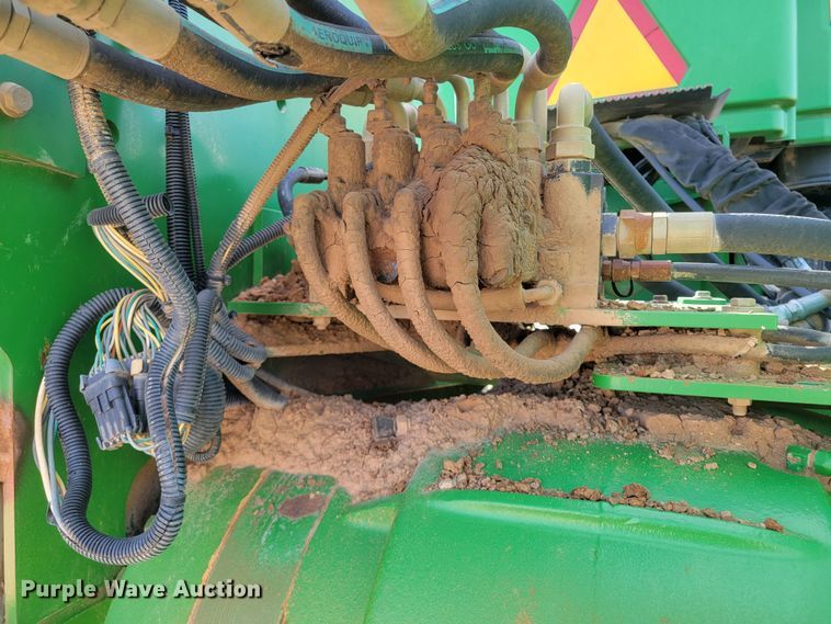 image for item LG9359 2007 John Deere 9520 Scraper Special  4WD tractor