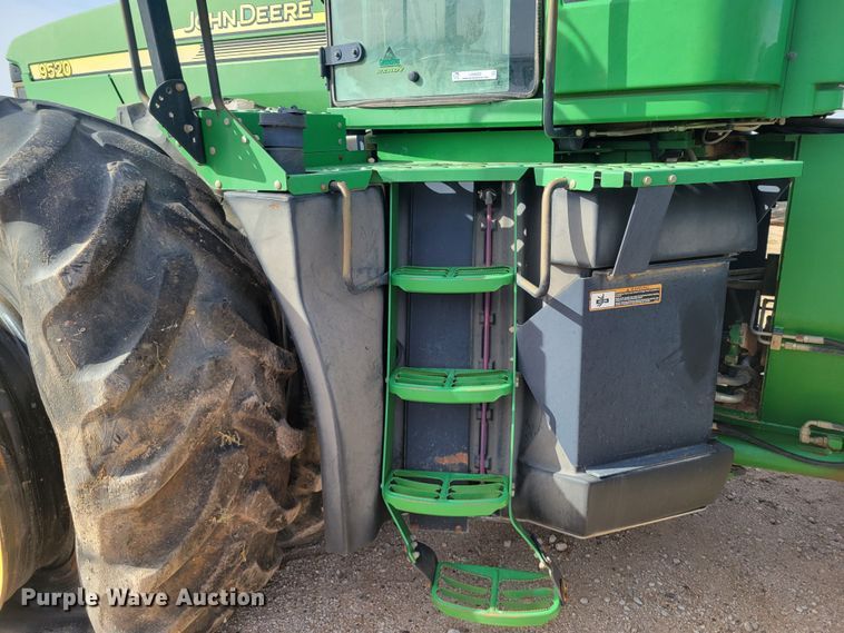 image for item LG9359 2007 John Deere 9520 Scraper Special  4WD tractor