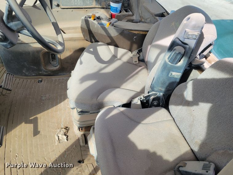 image for item LG9359 2007 John Deere 9520 Scraper Special  4WD tractor