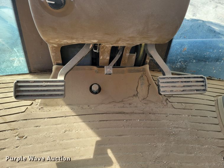 image for item LG9359 2007 John Deere 9520 Scraper Special  4WD tractor