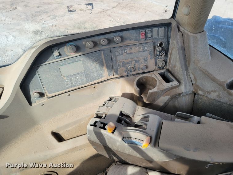 image for item LG9359 2007 John Deere 9520 Scraper Special  4WD tractor