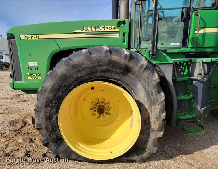 image for item LG9359 2007 John Deere 9520 Scraper Special  4WD tractor
