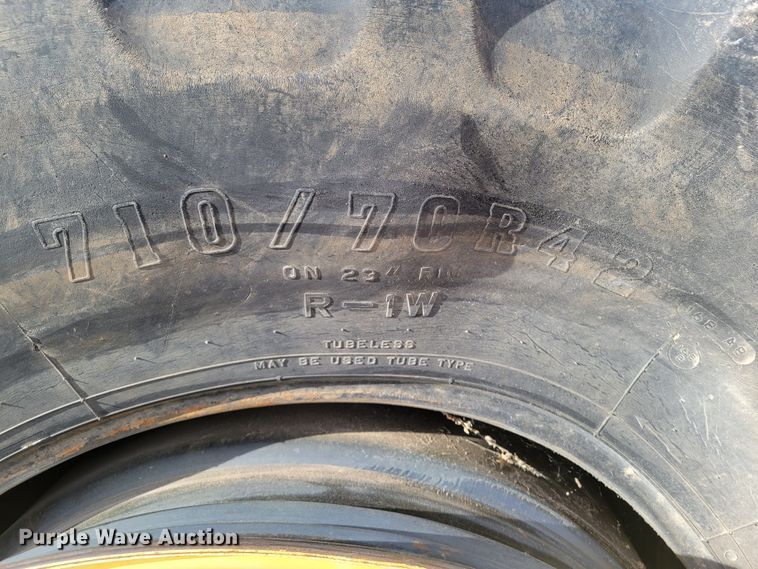 image for item LG9359 2007 John Deere 9520 Scraper Special  4WD tractor