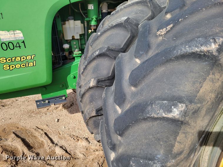 image for item LG9359 2007 John Deere 9520 Scraper Special  4WD tractor