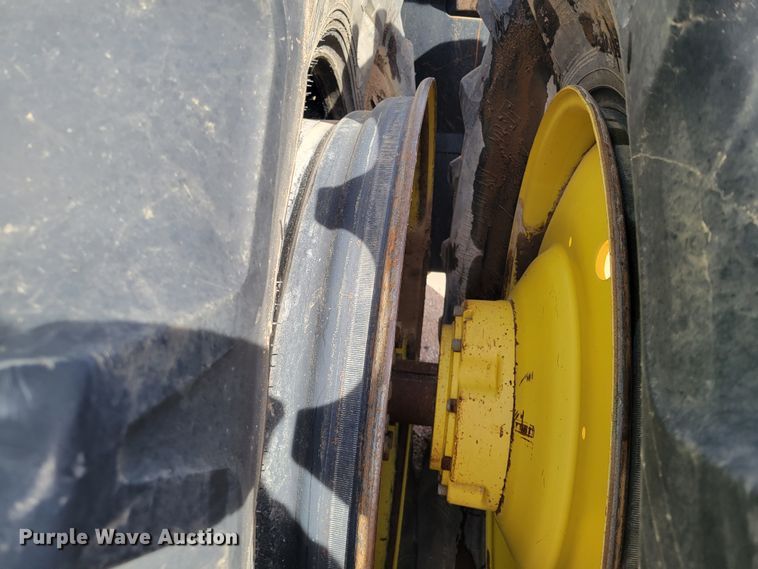 image for item LG9359 2007 John Deere 9520 Scraper Special  4WD tractor