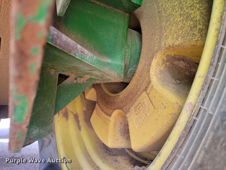 image for item LG9359 2007 John Deere 9520 Scraper Special  4WD tractor