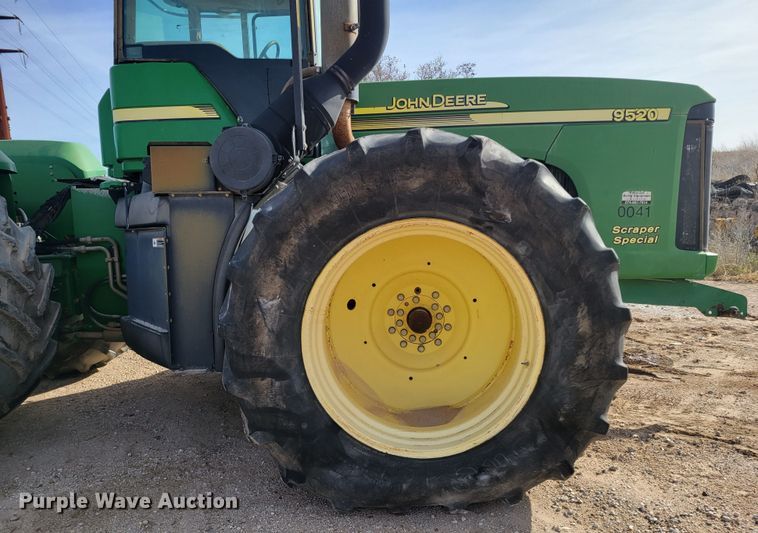 image for item LG9359 2007 John Deere 9520 Scraper Special  4WD tractor