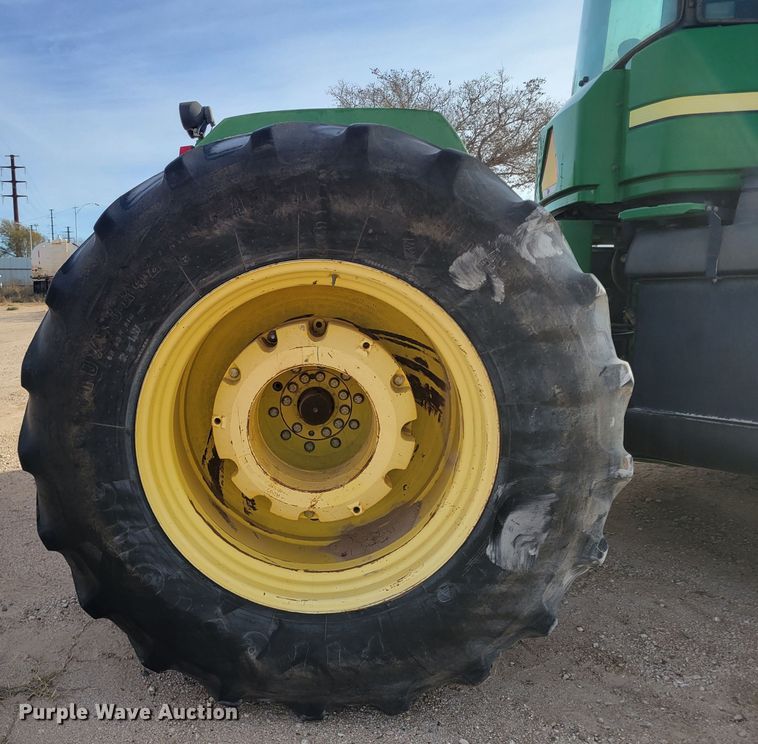 image for item LG9359 2007 John Deere 9520 Scraper Special  4WD tractor