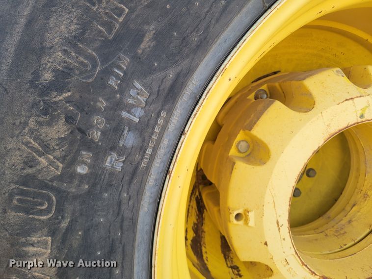 image for item LG9359 2007 John Deere 9520 Scraper Special  4WD tractor