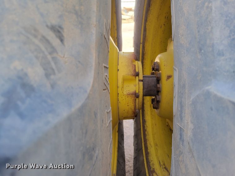 image for item LG9359 2007 John Deere 9520 Scraper Special  4WD tractor