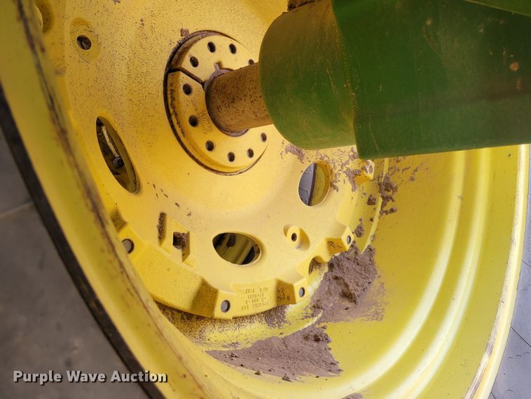 image for item LG9359 2007 John Deere 9520 Scraper Special  4WD tractor