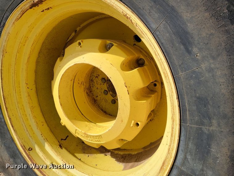 image for item LG9359 2007 John Deere 9520 Scraper Special  4WD tractor