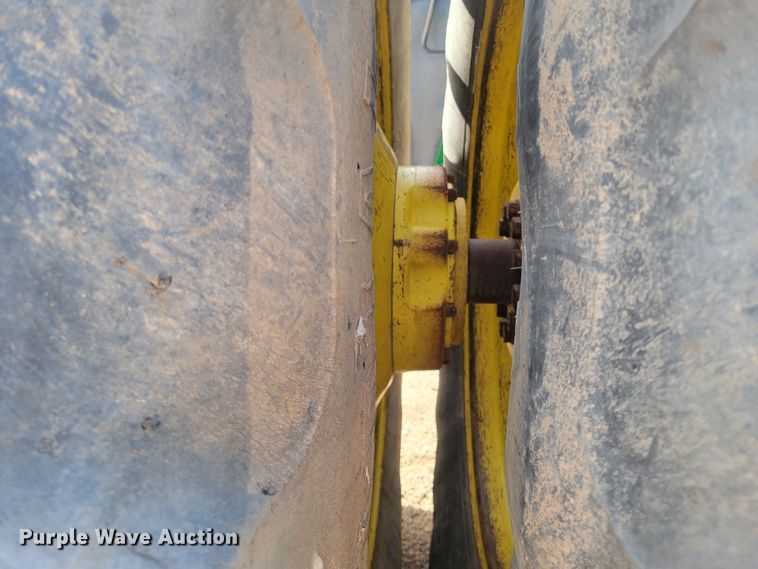 image for item LG9359 2007 John Deere 9520 Scraper Special  4WD tractor