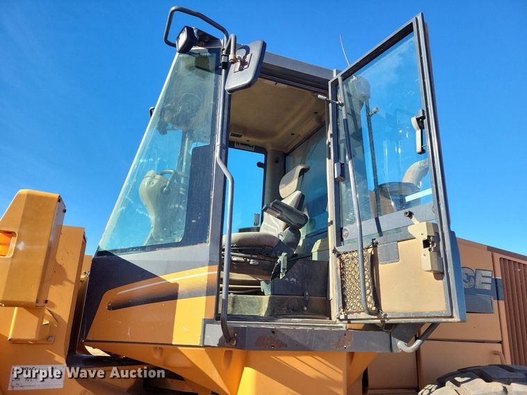 image for item LG9382 2005 Case 821C  wheel loader