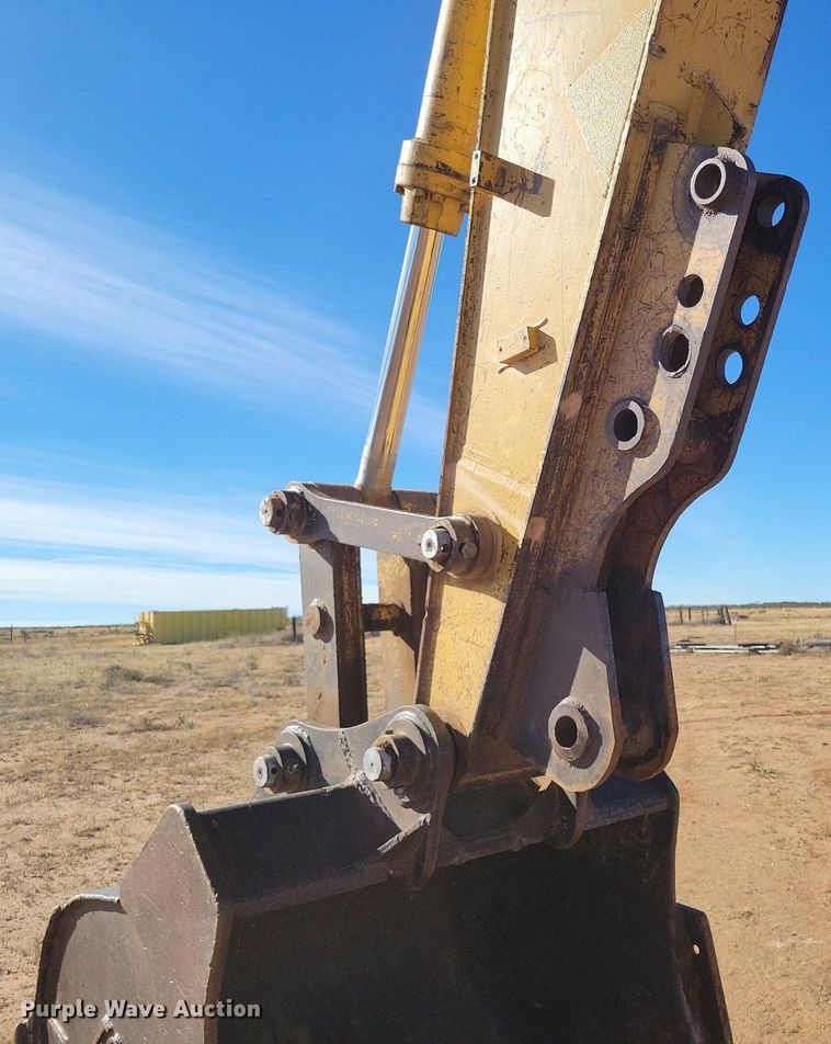 image for item LG9383 2004 Caterpillar 325C L  excavator