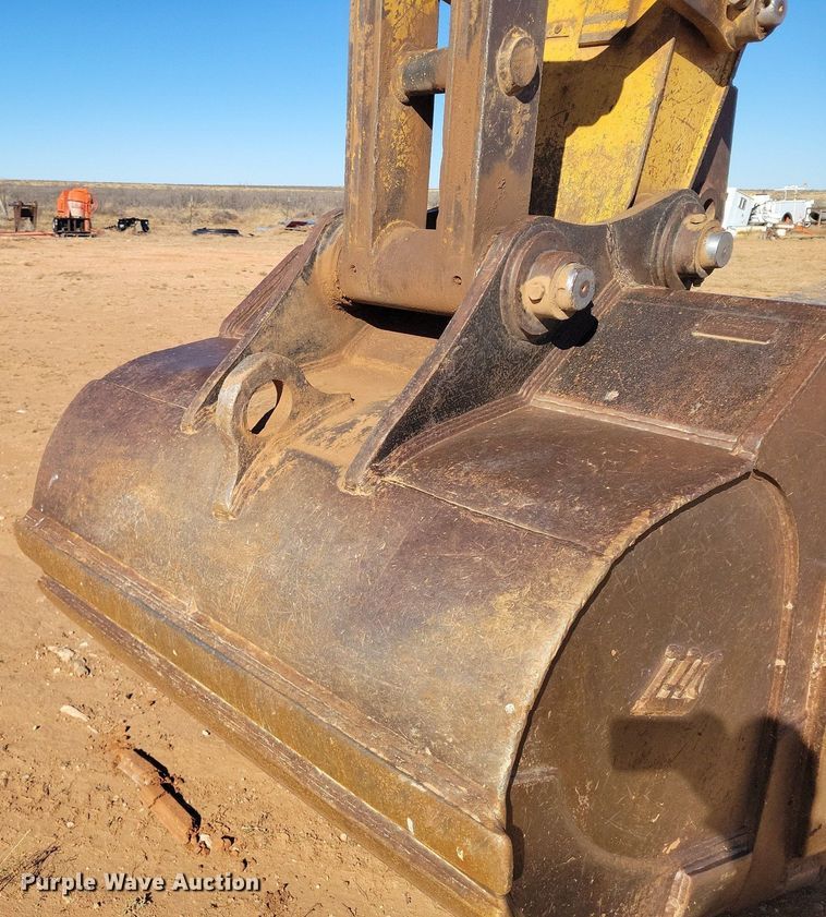 image for item LG9383 2004 Caterpillar 325C L  excavator