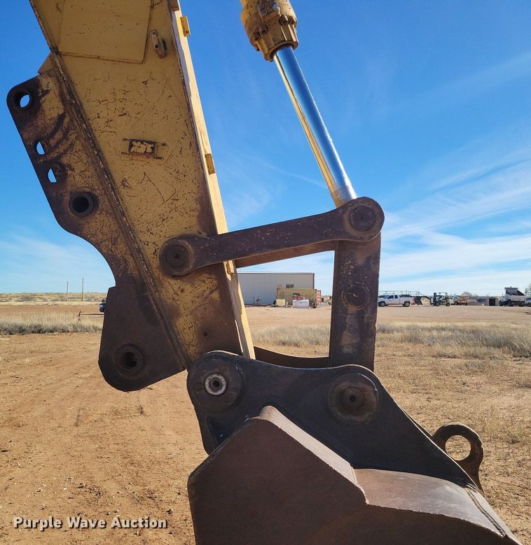 image for item LG9383 2004 Caterpillar 325C L  excavator