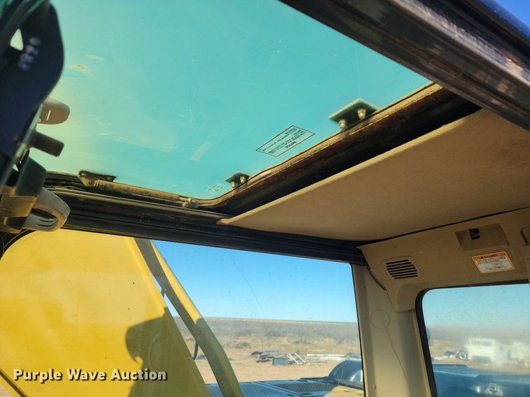 image for item LG9383 2004 Caterpillar 325C L  excavator