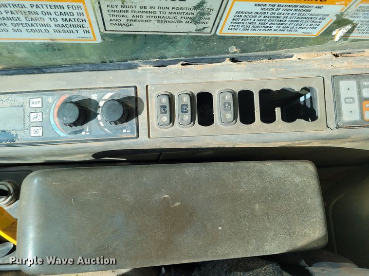 image for item LG9383 2004 Caterpillar 325C L  excavator