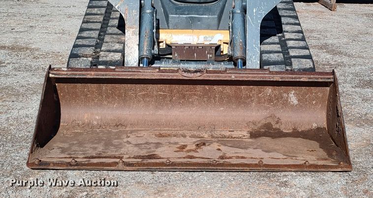 image for item LK9385 2010 John Deere 333D  tracked skid steer loader