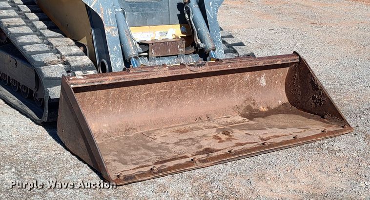 image for item LK9385 2010 John Deere 333D  tracked skid steer loader